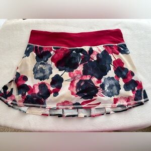 Lululemon excellent condition Floral Women's Skirt in Red and Blue size 6